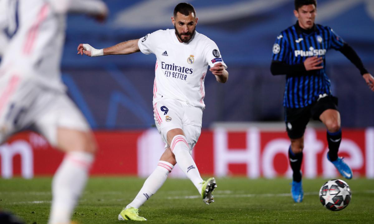 Real Madrid gana con gol de Karim Benzema y asegura su clasificación a octavos de final | Foto: AFP