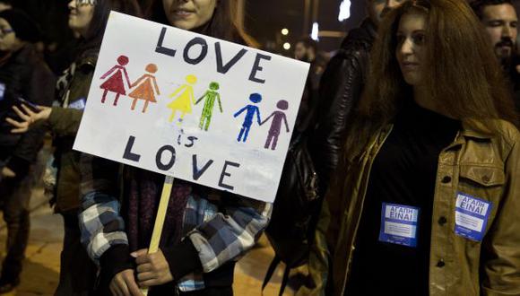 Grecia aprueba la unión civil entre homosexuales