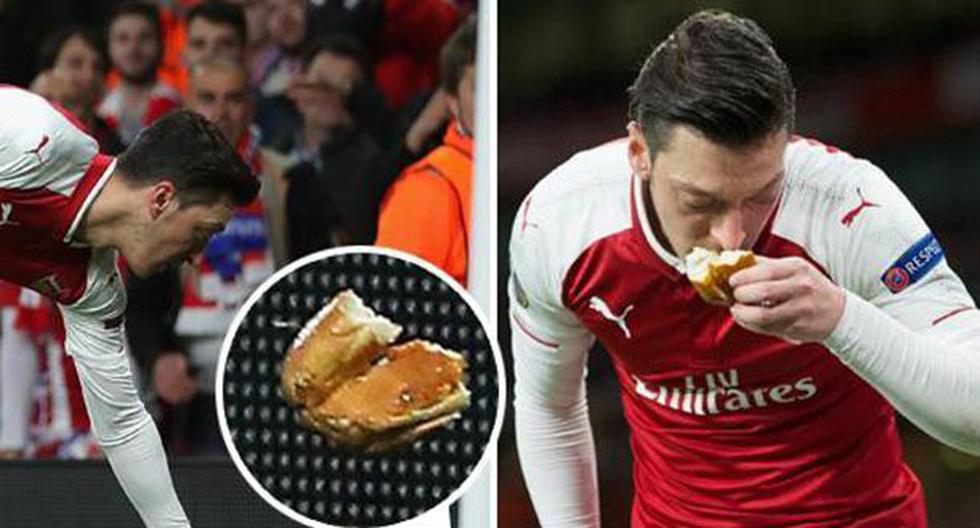 Mesut Ozil y su actitud cuando le lanzaron un pedazo de pan en pleno partido. (Video: YouTube)