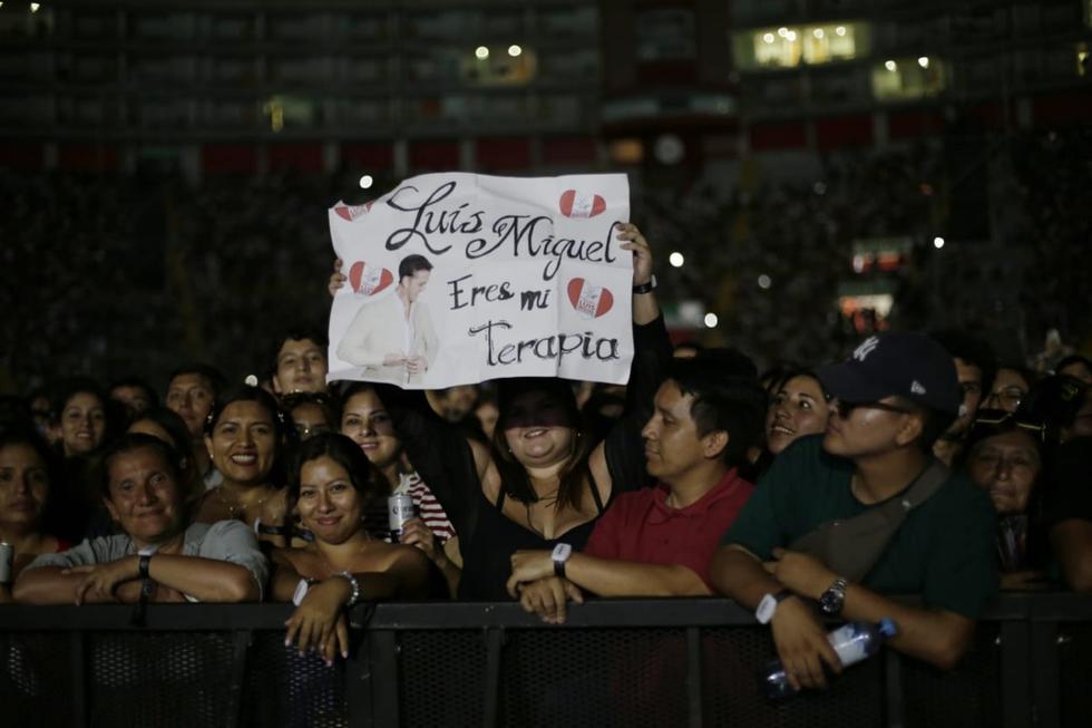 Luis Miguel deleitó al público peruano con su primer concierto en el  Estadio Nacional