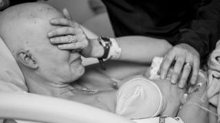 Mujer con cáncer se emociona al dar de lactar a su bebe