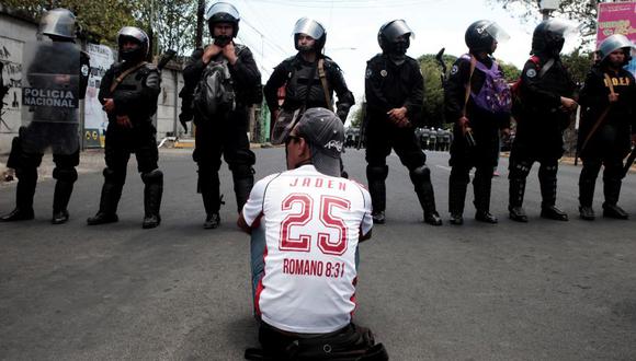 Nicaragua: Policía sandinista se entera que su hijo murió en protesta contra Ortega. (Foto: Reuters)