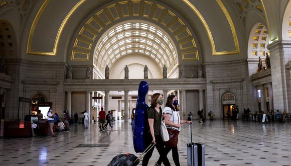 Washington D.C. levantará el requisito de usar mascarillas en interiores a partir de la próxima semana. (Foto: Kevin Dietsch / AFP / Archivo)