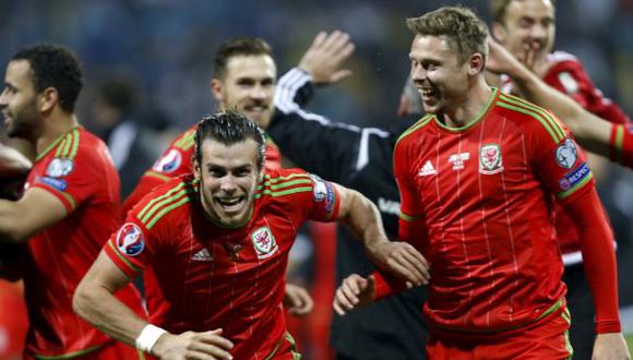Gales, liderado por Gareth Bale, celebra clasificaci&oacute;n a la Eurocopa, pero sus finanzas no est&aacute;n tan contentas. (Foto: Reuters)
