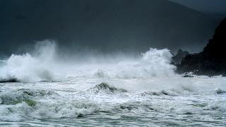 Japón: el potente tifón Neoguri azota las islas de Okinawa