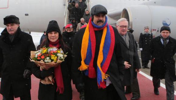 Maduro hace una parada en Rusia en medio de gira hacia China