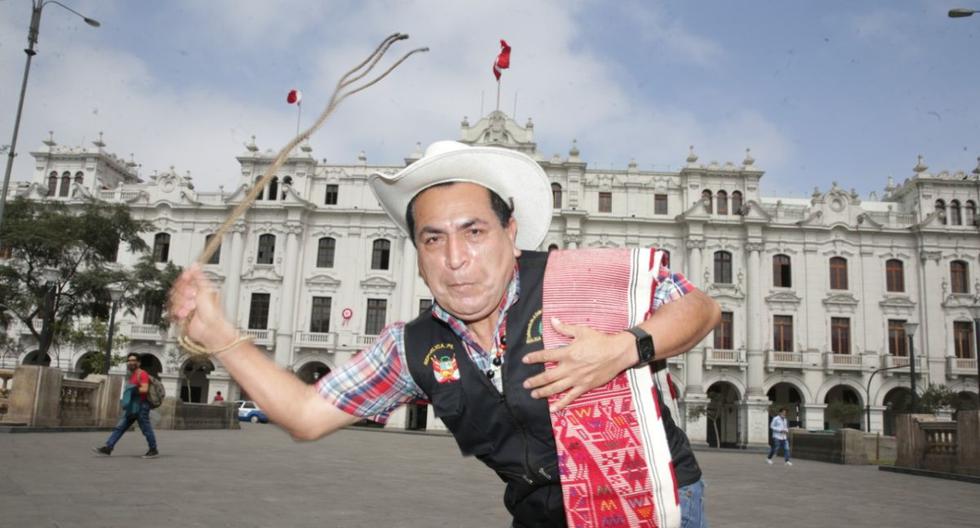 Víctor Vallejo, autodenominado líder de los ronderos, busca enfrentar la delincuencia limeña a punta de chicote. (Foto: Alonso Chero / El Comercio)