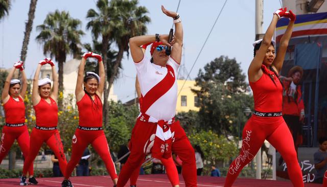 El evento se desarrolló en la explanada del Parque de La Muralla, en el Centro de Lima, y tuvo como objetivo promover el deporte y la salud física entre los vecinos. (Municipalidad de Lima)