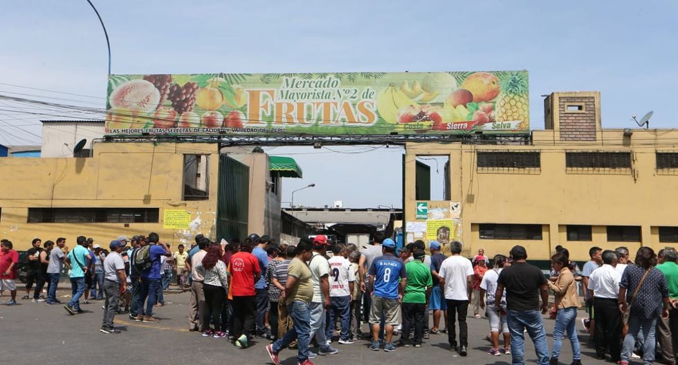 Desde el mes de marzo, el burgomaestre George Forsyth se planteó la idea de reordenar el Mercado Mayorista de Frutas.  (Fotos: Manuel Melgar)