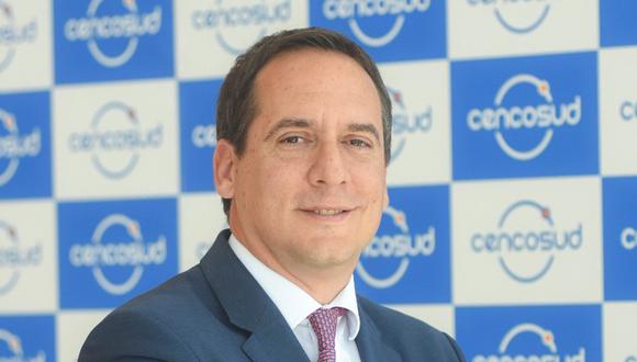 El CEO de Cencosud es multado por usar información privilegiada para comprar acciones de su empresa, según las autoridades chilenas.