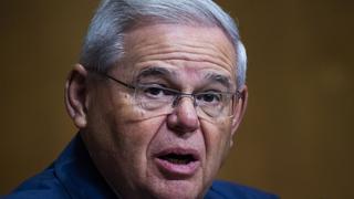 “No habrá intervención militar en Cuba”, asegura el influyente senador estadounidense Bob Menéndez