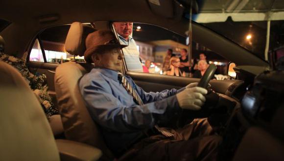 Taxista fallecido de cáncer fue velado al volante de su auto