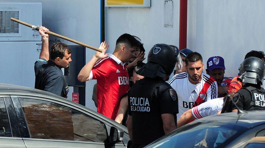 River vs. Boca: peleas, lunas rotas, disparos y lo que está dejando la final de la Copa Libertadores. (Foto: AFP)