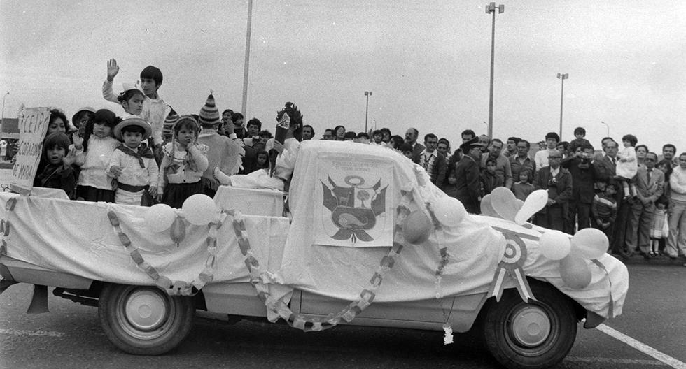 Desfile escolar por Fiestas Patrias realizado en julio de 1981. Foto: Juvenal Alvarado/ GEC Archivo Histórico