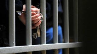 Inglaterra: policía es encarcelado por violar a niña de 13 años en Liverpool