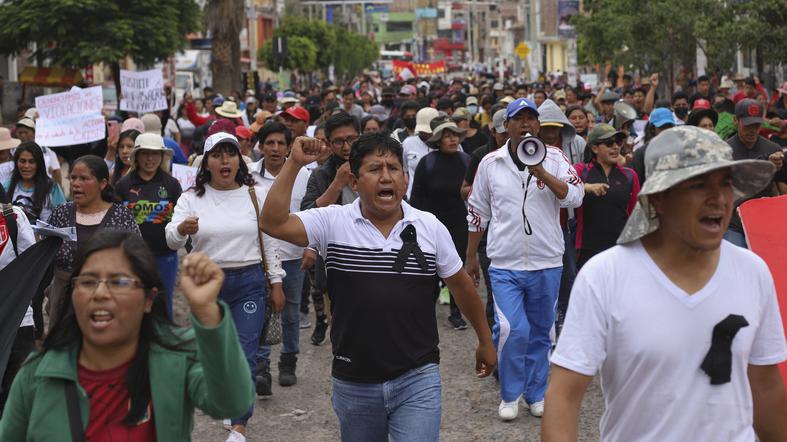 Última hora de las marchas en el centro de Lima, reporte de fallecidos en Ayacucho y enfrentamientos