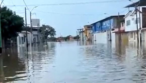 Varias calles amanecieron inundadas en Tumbes tras intensa lluvia de varias horas | Foto: Captura de video / América Noticias