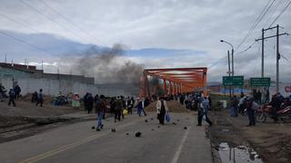 Puno: bloquean puente y restringen paso de vehículos en localidad de Ilave