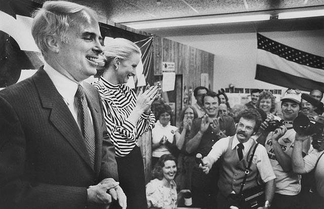 FOTO 3 | 2/11/1982: McCain fue elegido como representante de Arizona en el Congreso. Cuatro años después es elegido al Senado, donde fue reelegido en cinco ocasiones. (Foto: AP)