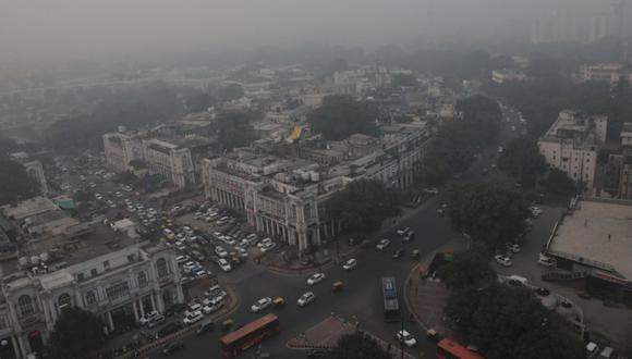 Una vista aérea de la ciudad envuelta en una intensa niebla tóxica en Nueva Delhi, India. (Foto: EFE / EPA / RAJAT GUPTA).