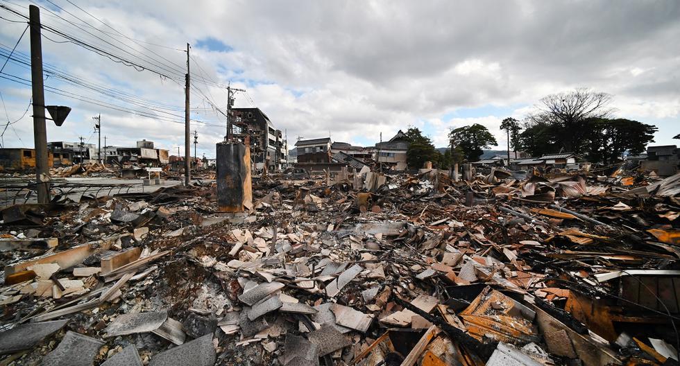 Ruinas de un distrito comercial que se incendió debido al terremoto se ven en la ciudad de Wajima, prefectura de Ishikawa, el 4 de enero de 2024. (Foto de Kazuhiro NOGI / AFP)