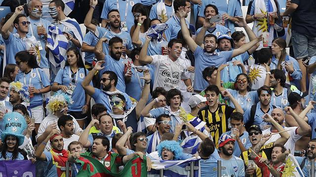 Uruguayos en el recinto. Se sienten locales los sudamericanos. (Foto: AP)