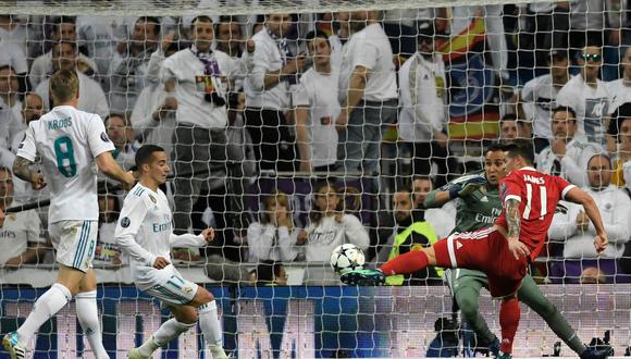 James Rodríguez estuvo muy cerca de marcar en el Real Madrid vs. Bayern Múnich. (Foto: AFP)