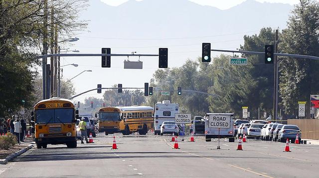 Pánico tras tiroteo que dejó dos muertos en escuela de Arizona - 5