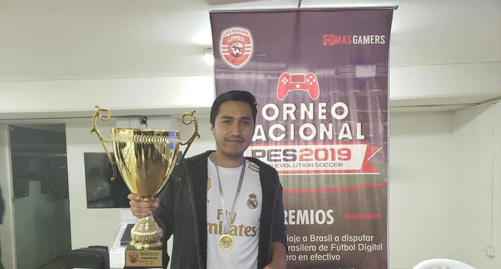 Así fue la premiación de Fabricio Cuéllar, el ganador del Torneo Nacional de PES 2019. | Liga Peruana de PES