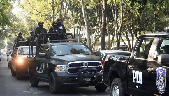 Policías de investigación transitando en vehículos. (Foto referencial: EFE/Mario Guzmán)