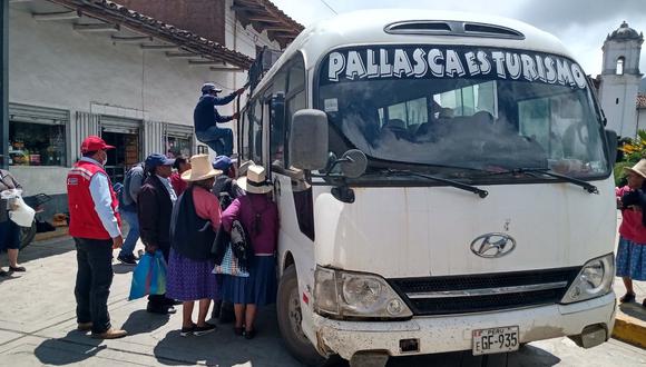 Habitantes del distrito de Pampas decidieron regresar caminando desde Paramonga porque no tienen dinero para subsistir durante el estado de emergencia por el COVID-19.  (Foto: Municipalidad Distrital de Pallasca)