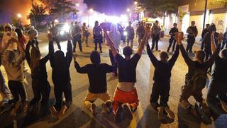 Las protestas por el asesinato de George Floyd ignoran el toque de queda y sumen Minneapolis en el caos | FOTOS