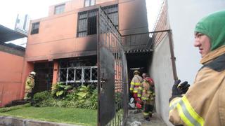 Surquillo: incendio destruyó taller textil en Av. Tomás Marsano