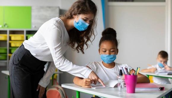 La labor del maestro en los diferentes niveles educativos es valorada por la sociedad por formar en sus aulas, desde pequeños, a personas preparadas (Foto: Freepik)