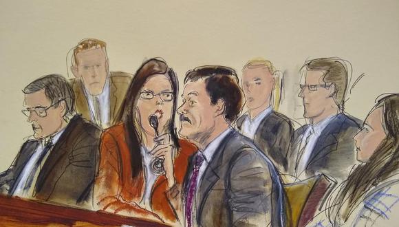 En esta imagen del 17 de julio de 2019, Joaquín El Chapo Guzmán escucha su sentencia a través de un intérprete en tribunal federal de Nueva York. (Elizabeth Williams vía AP, Archivo).