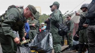 Venezuela: Ejército irrumpe en corazón de la reventa en Caracas