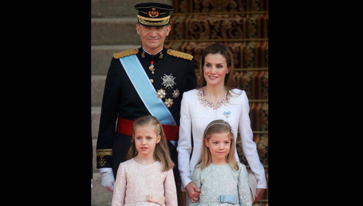 La nueva familia real española en torno al rey Felipe VI