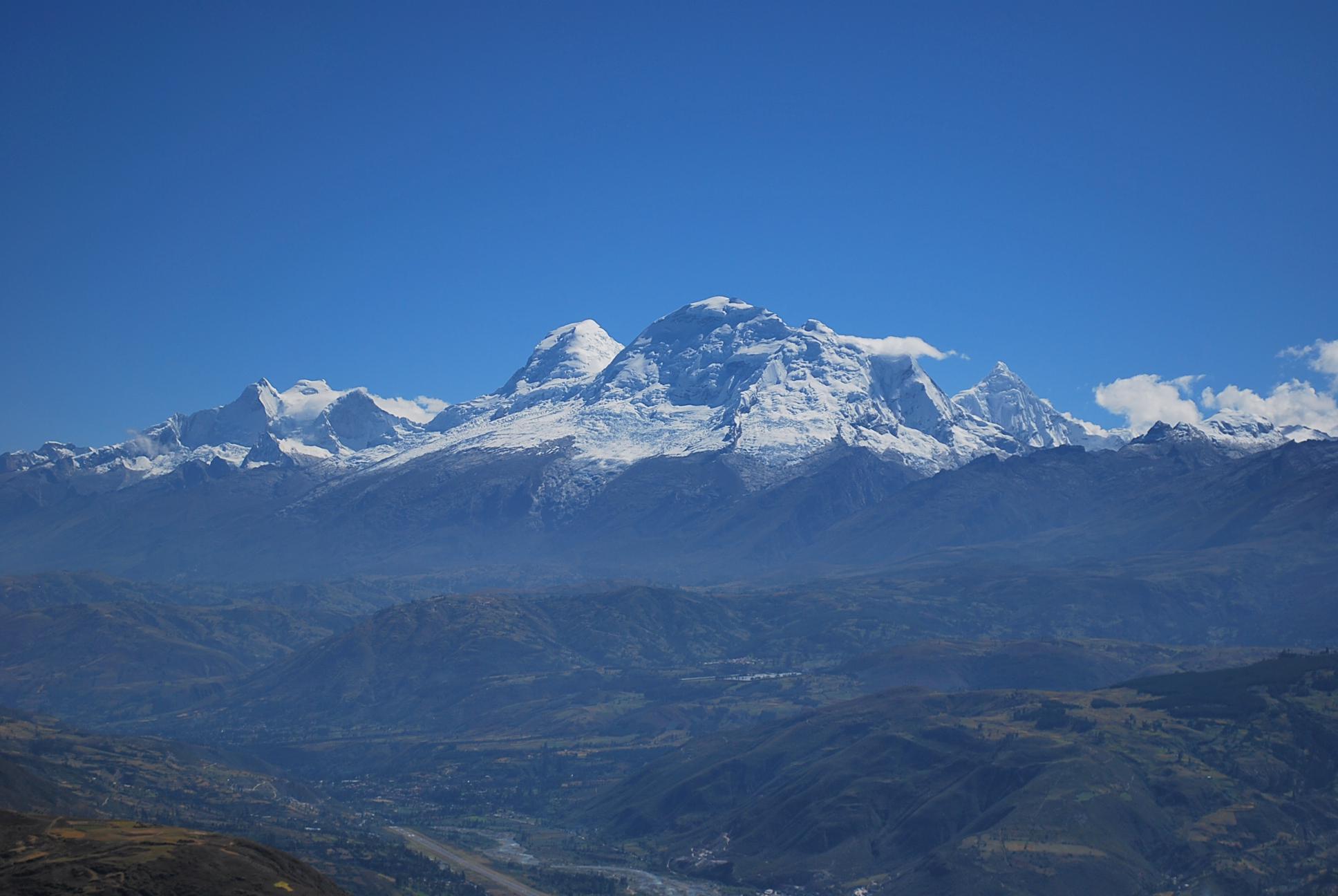 Asimismo se tomará muestras del glaciar cada 400 metros desde la base hasta la cumbre para medir la concentración del carbono negro, un contaminante que acelera el deshielo de los glaciares (Foto: cortesía)
