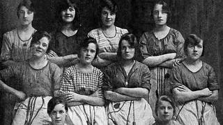 Foto de amigas del año 1900 reveló pequeño y aterrador detalle