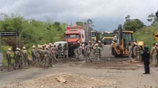 Mindef: Ejército libera puntos bloqueados por protestas en carretera Interoceánica en Madre de Dios