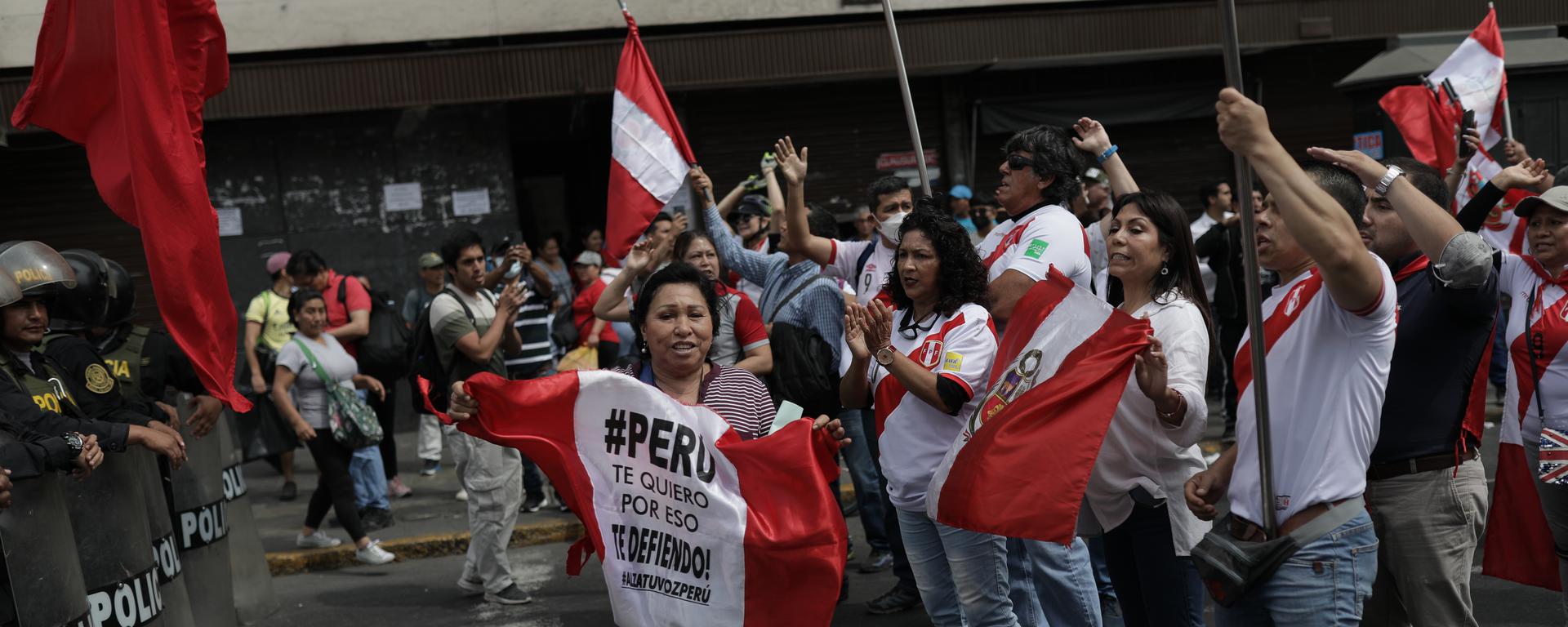 Golpe, rechazo e incertidumbre: así se vivió en las calles el día en que Pedro Castillo hizo un golpe de Estado | CRÓNICA