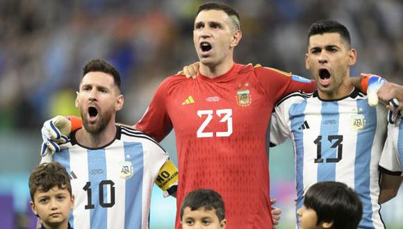 'Dibu' Martínez atajó dos penales ante Países Bajos y fue clave para la clasificación de Argentina a semifinales. (Foto: AFP)