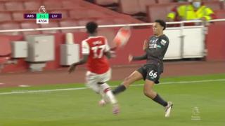 La dura entrada de Alexander Arnold que le pudo costar la tarjeta roja en el Arsenal vs. Liverpool | VIDEO
