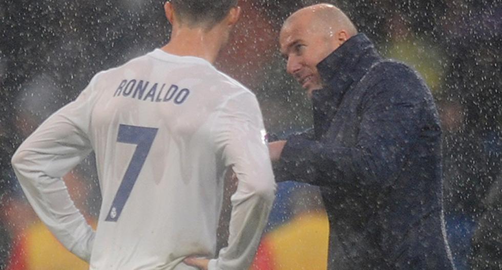 Zinedine Zidane, técnico del Real Madrid, solo pudo destacar los 3 puntos ante Sporting Gijón, pero no estuvo conforme con la imagen que mostró su equipo. (Foto: Getty Images)