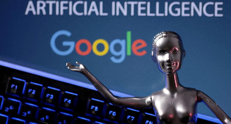 El logotipo de Google y las palabras AI Artificial Intelligence se ven en esta ilustración tomada el 4 de mayo de 2023. REUTERS/Dado Ruvic/Illustration