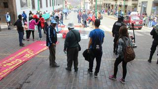 Miles de profesores bloquearon entrada a la Plaza Mayor de Cusco [FOTOS]