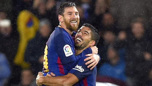 Lionel Messi celebrando con Luis Suárez. (Foto: AFP)