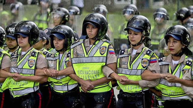 Estudiantes venezolanos protestan por crisis económica - 2