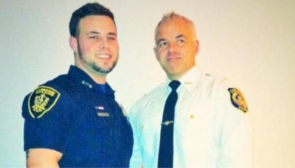 Dave Betz y su hijo David. El suicidio dentro de los uniformados de la policía ha crecido en los últimos años en EE.UU. Foto: Dave Betz, via BBC Mundo