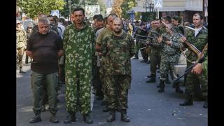 Ucrania: El humillante desfile de los soldados capturados